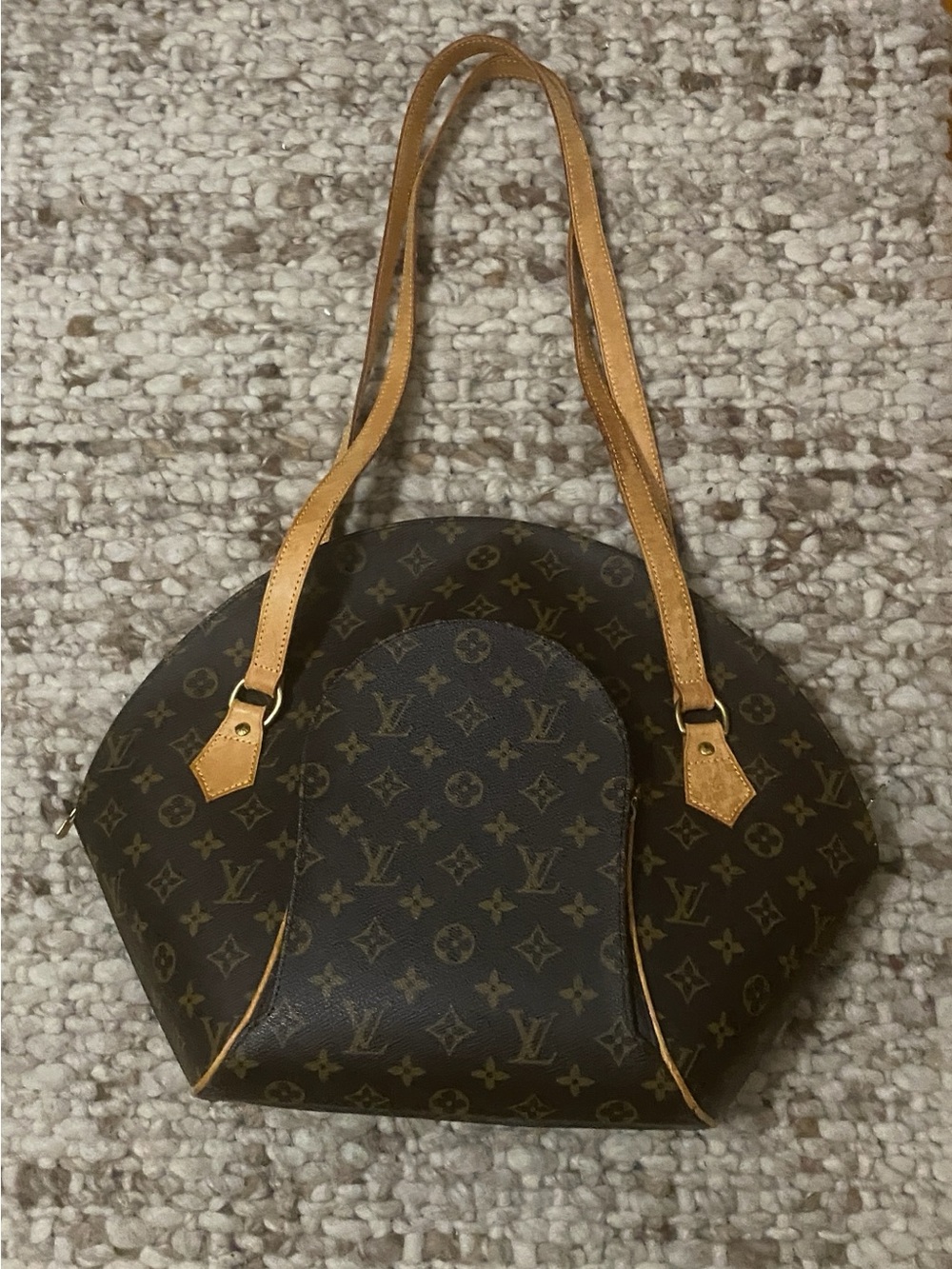 Louis Vuitton Monogram Canvas Ellipse GM Shoulder Bag in Brown w/dust bag.